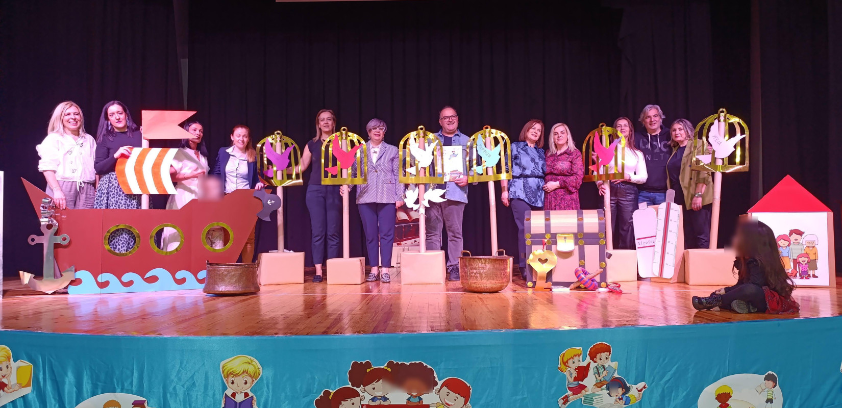 Νήπια των Δημοτικών Παιδικών Σταθμών Ωραιοκάστρου και Πενταλόφου ανέδειξαν επί σκηνής τα δικαιώματα των παιδιών