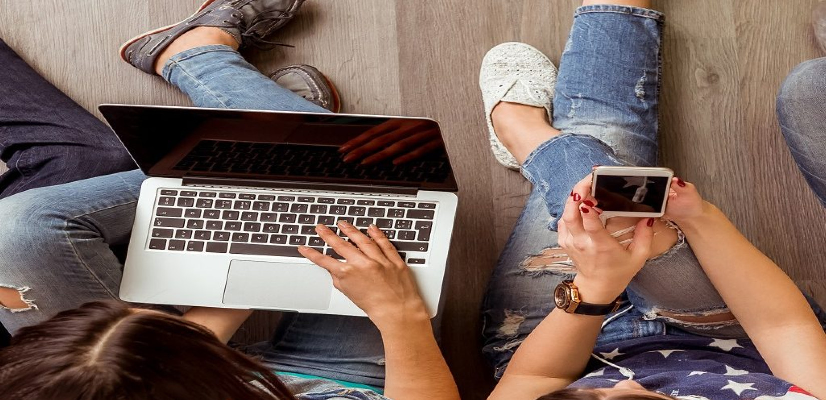 Αγαπηδάκη: «Δεν πρέπει να αφήνουμε να μας κερδίζει η ψηφιακή πραγματικότητα ούτε να μας καθορίζουν τα like»