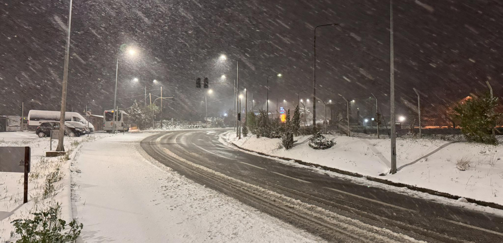 «Χειμωνιάτικη εισβολή»: «Κοκτέιλ» με βροχές και χιόνια - Πυκνή χιονόπτωση στον Χορτιάτη (βίντεο)