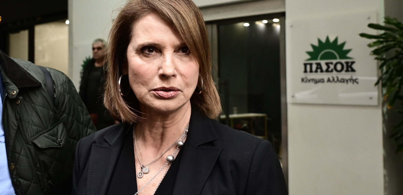 ΠΑΣΟΚ: Διεγράφη για έναν χρόνο η Μπατζελή