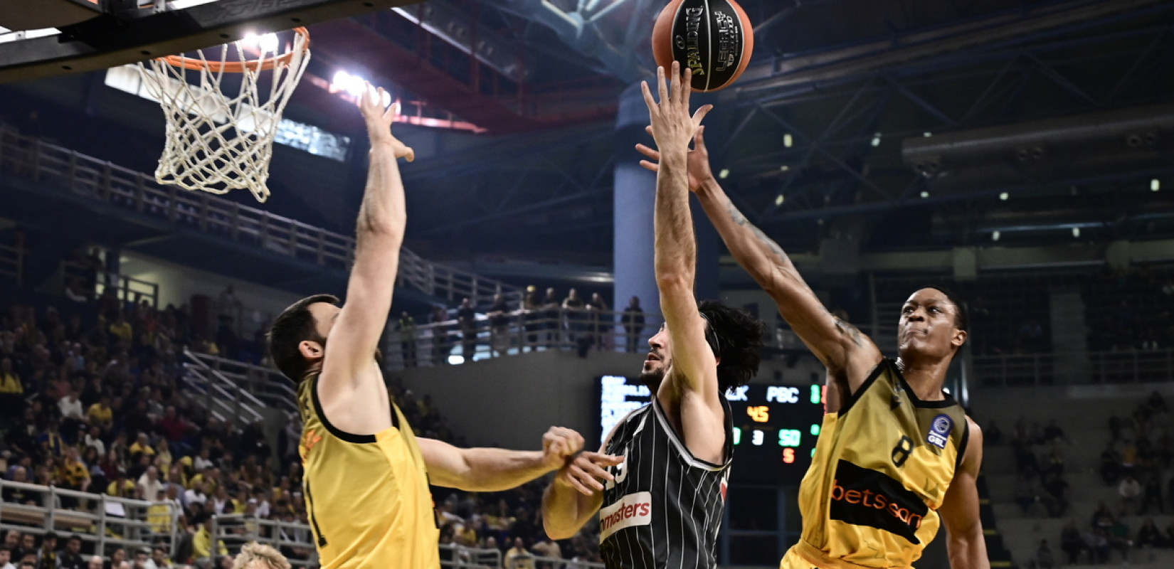 Μπάσκετ: Η ΑΕΚ άφησε εκτός τετράδας τον ΠΑΟΚ (βίντεο)