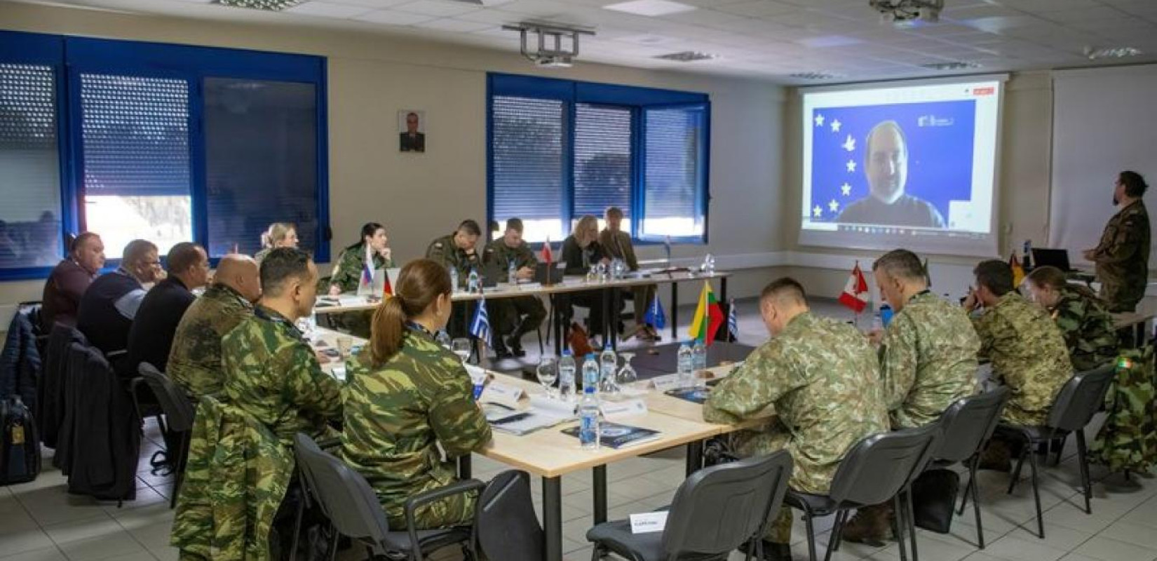 ΠΑΣΟΚ-ΚΙΝΑΛ: Επικοινωνιακό τέχνασμα κόβει εφάπαξ και σύνταξη των στρατιωτικών