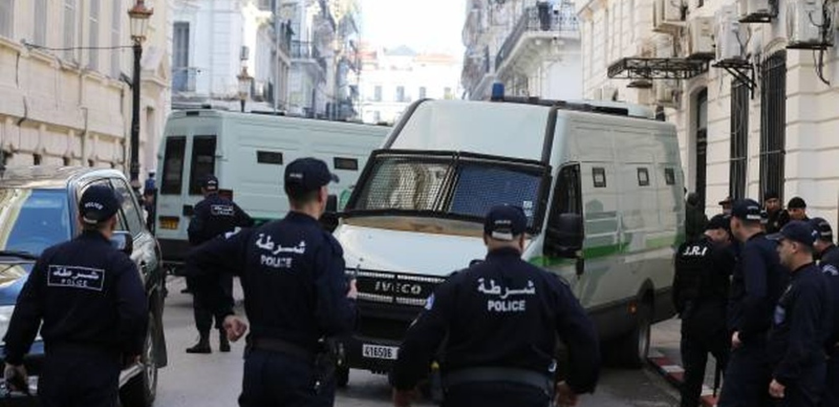 Αλγερία: Απελαύνει 12 Γάλλους αξιωματούχους ως απάντηση στη σύλληψη 3 Αλγερινών