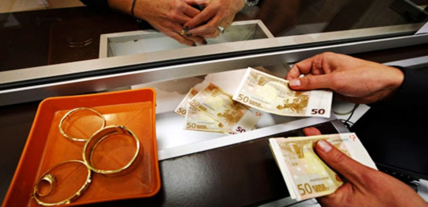 Θεσσαλονίκη: Συνελήφθη 56χρονη που εργαζόταν σε ενεχυροδανειστήριο χωρίς άδεια