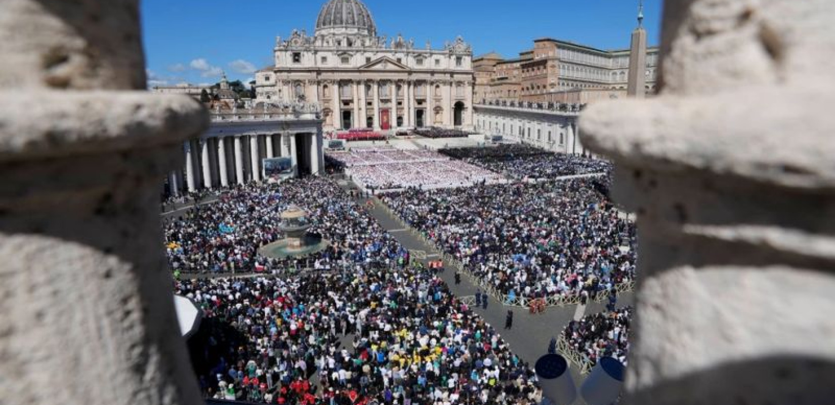 Ο «Πάπας των φτωχών» πέρασε στην αιωνιότητα: Πάνω από 400.000 πιστοί στο τελευταίο αντίο