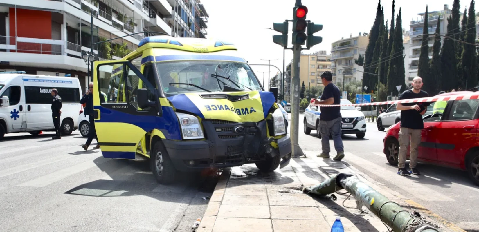 Αθήνα: Στην ΜΕΘ του «Ευαγγελισμού» εισάγονται οι δύο από τους τρεις τραυματίες του τροχαίου με ασθενοφόρο