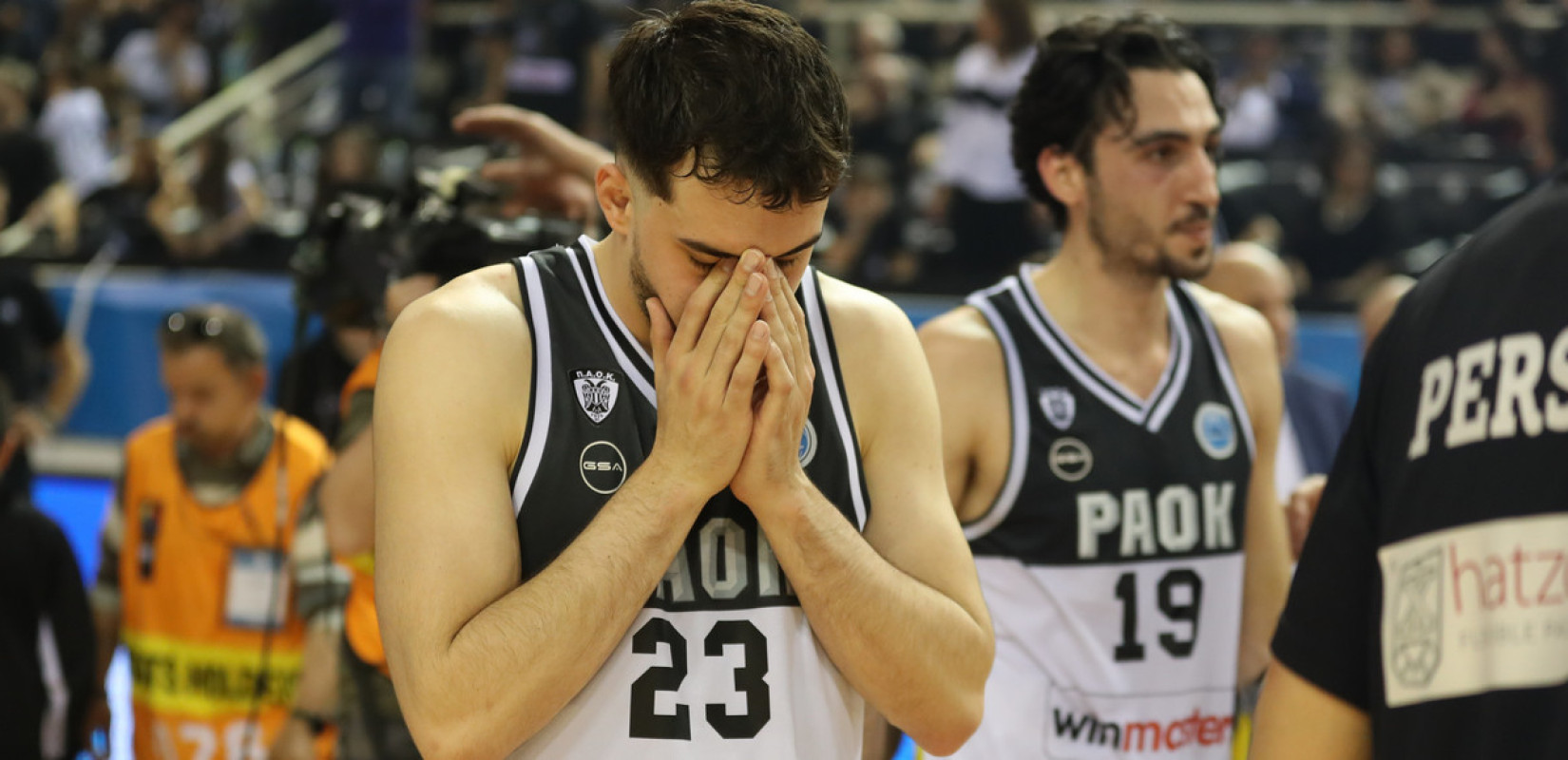 Ένα βράδυ που θα μείνει αξέχαστο: Η παρακάμερα της ΚΑΕ ΠΑΟΚ για τα όσα έγιναν στον τελικό με την Μπιλμπάο (βίντεο)