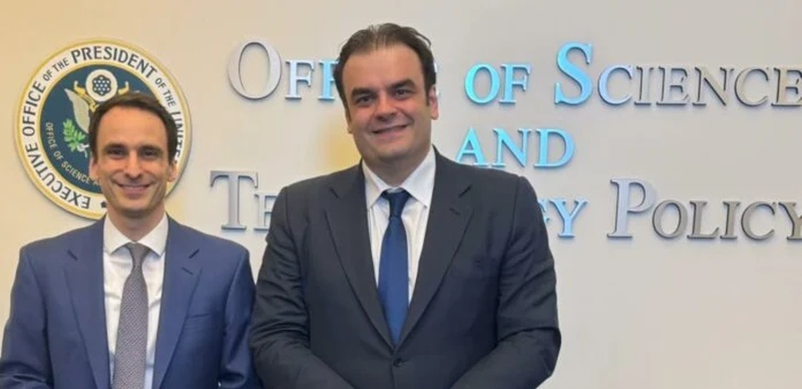 (facebook.com/pierrakakisk)