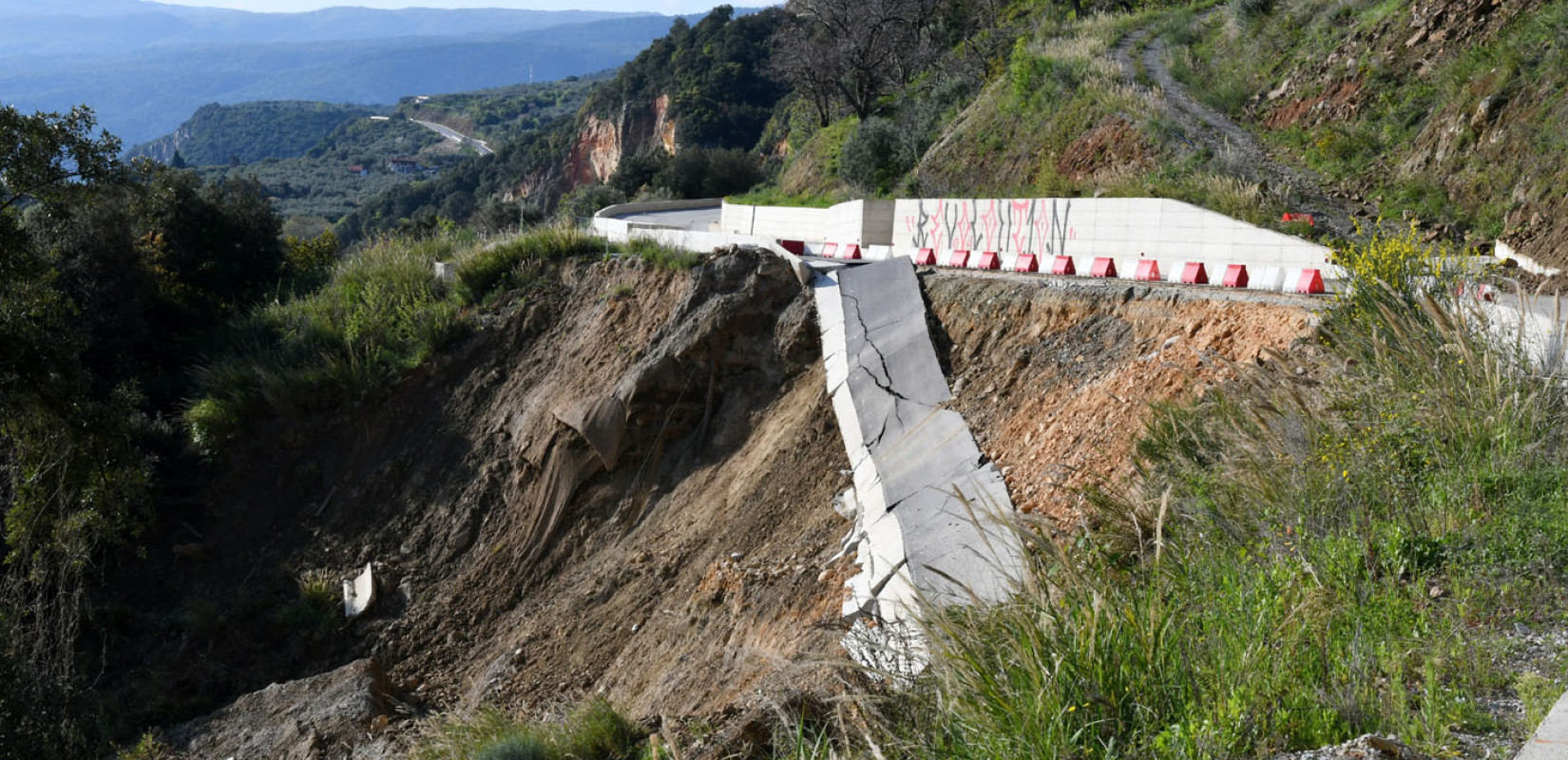 Θεσσαλία: Κατέρρευσε πριν καν δοθεί στην κυκλοφορία δρόμος που ενώνει τη Λάρισα με το Πήλιο