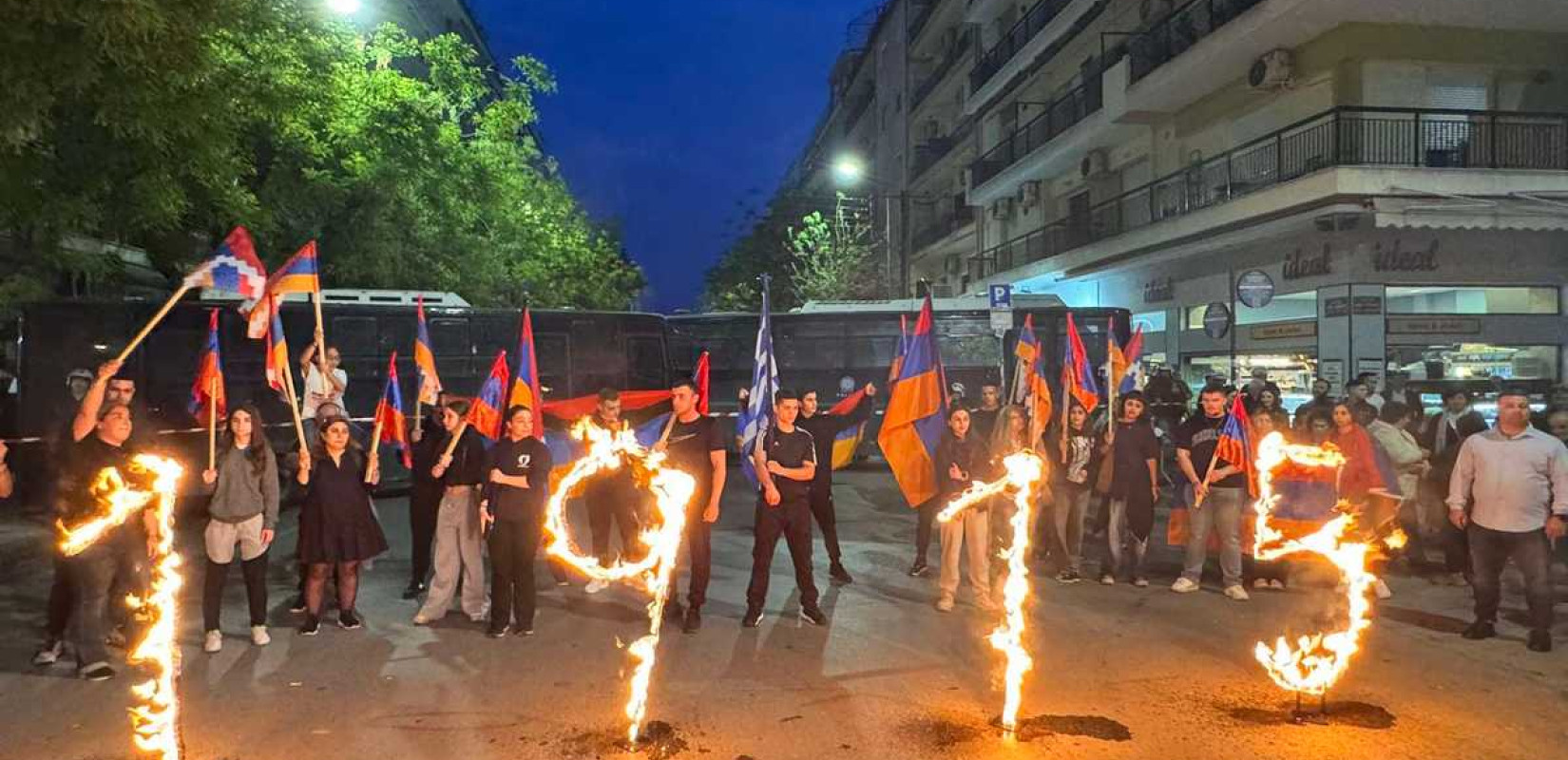 Θεσσαλονίκη: «Κουβαλάμε τον πόνο των προγόνων μας»- Συγκίνηση στην πορεία για την Γενοκτονία των Αρμενίων