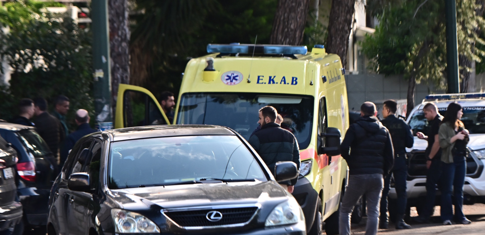 Επίθεση στο Χαλάνδρι: Τουλάχιστον τρεις οι δράστες που «γάζωσαν» το θύμα με καλάσνικοφ