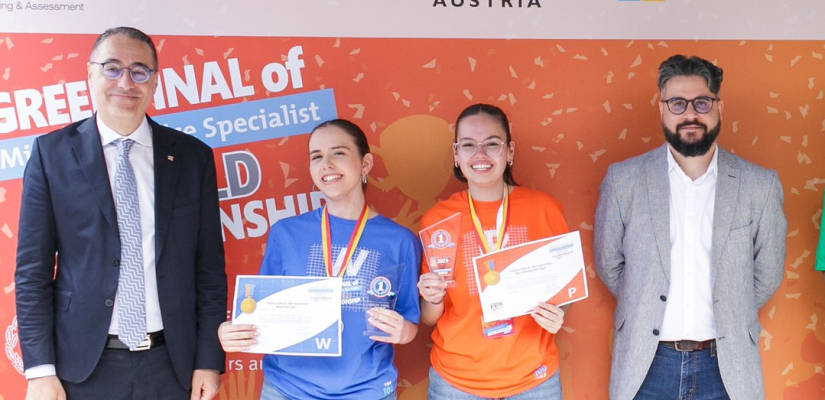 Δύο 17χρονες, από την Καλαμαριά και την Πετρούπολη, εκπροσωπούν την Ελλάδα στον παγκόσμιο διαγωνισμό πληροφορικής της Microsoft