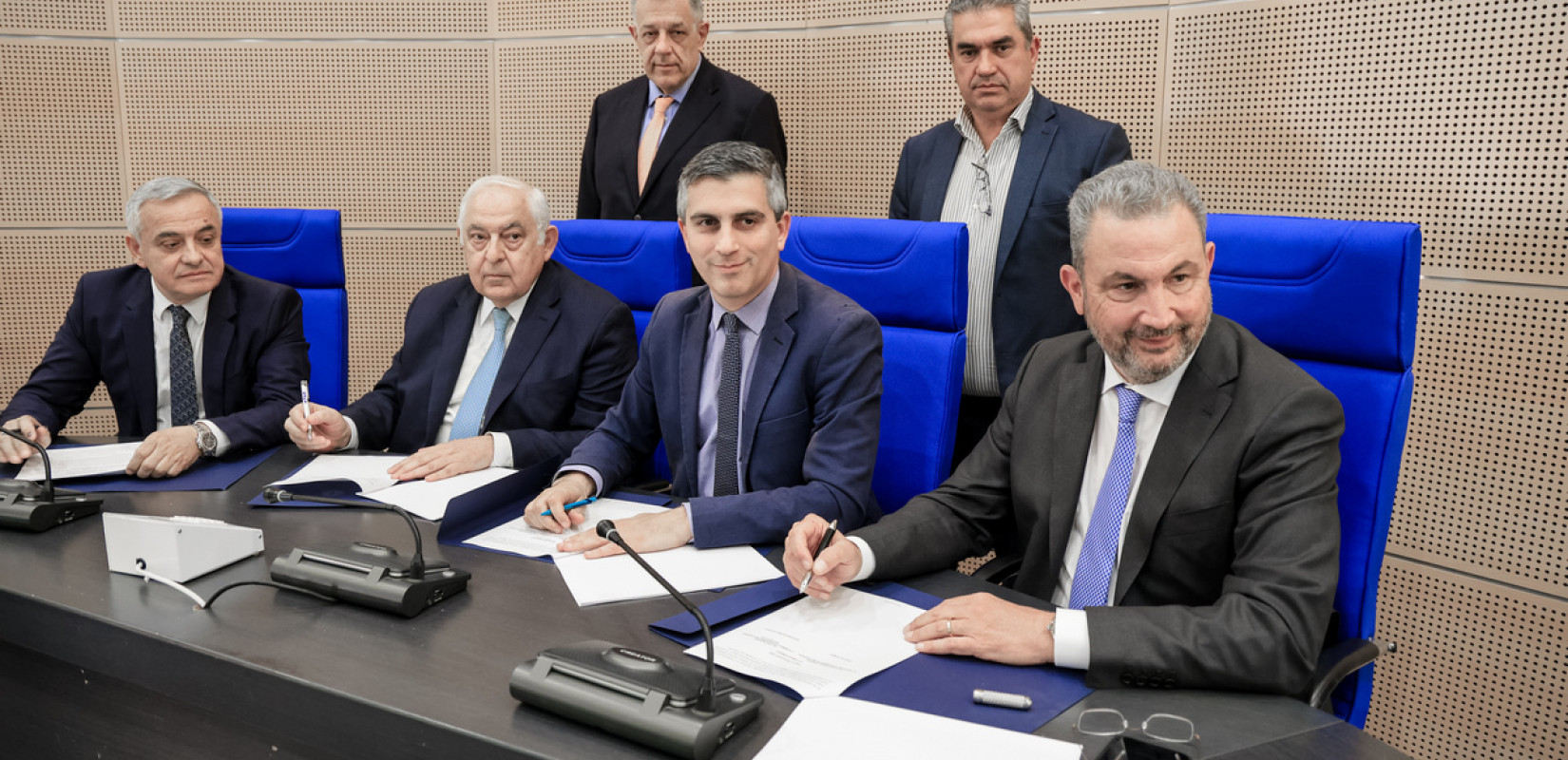 Υπογράφτηκαν οι συμβάσεις για έργα αποκατάστασης του οδικού δικτύου της Θεσσαλίας για τις ζημιές των «Daniel» και «Elias»