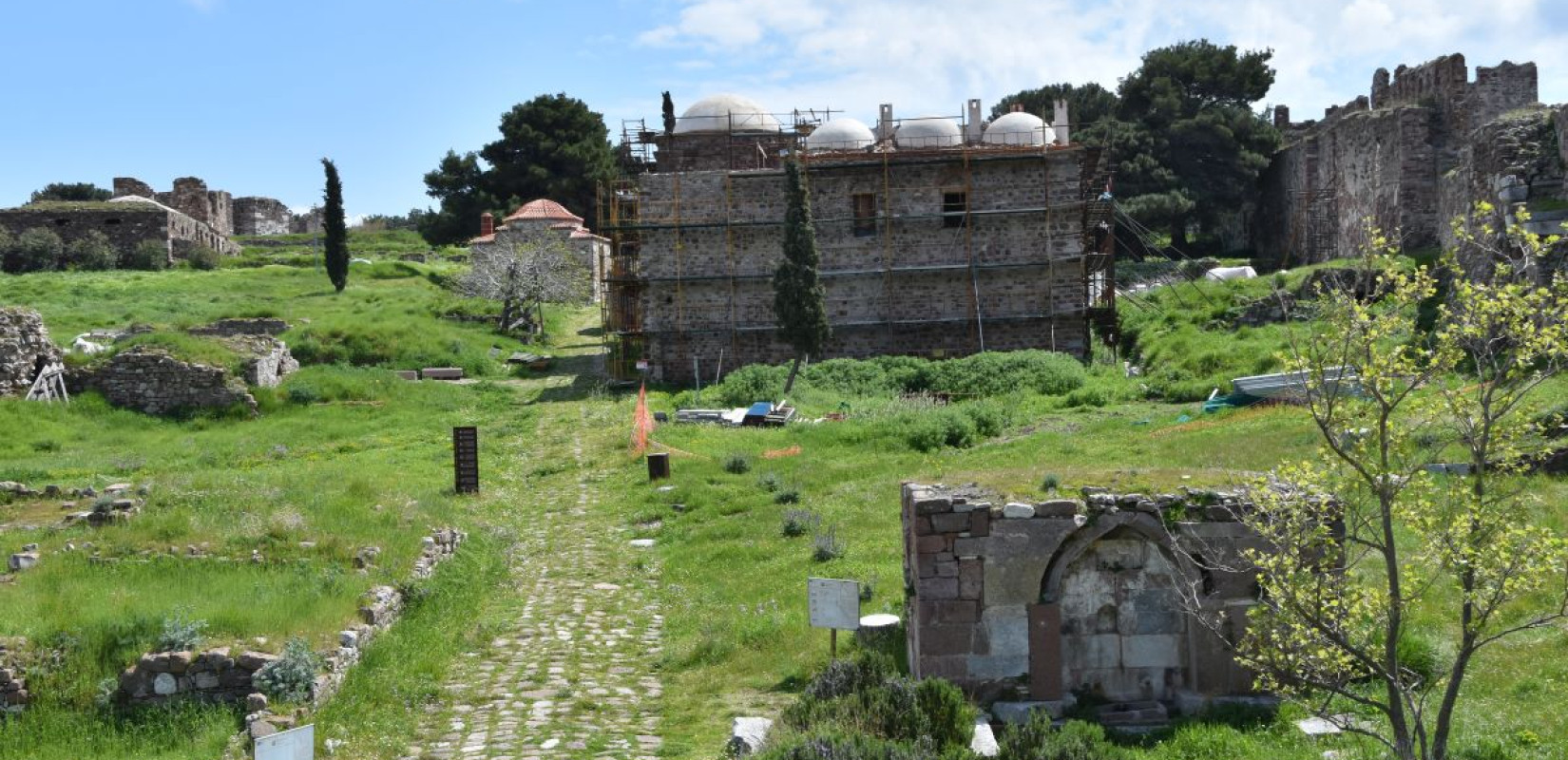 Εντυπωσιάζουν οι εικόνες αναστύλωσης του Κάστρου της Μυτιλήνης Εντυπωσιάζουν οι εικόνες αναστύλωσης του Κάστρου της Μυτιλήνης