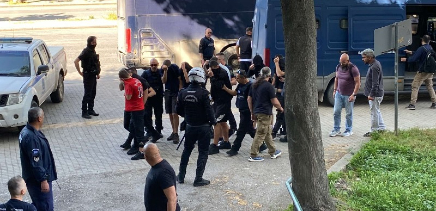 Θεσσαλονίκη: Ελεύθεροι με όρους 13 ανήλικοι κι ένας ενήλικας της ακροδεξιάς οργάνωσης