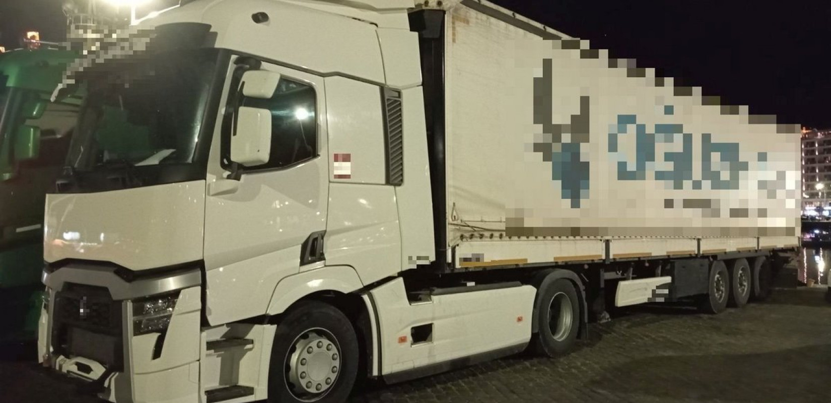 Καβάλα: Οδηγός νταλίκας μετέφερε μετανάστες