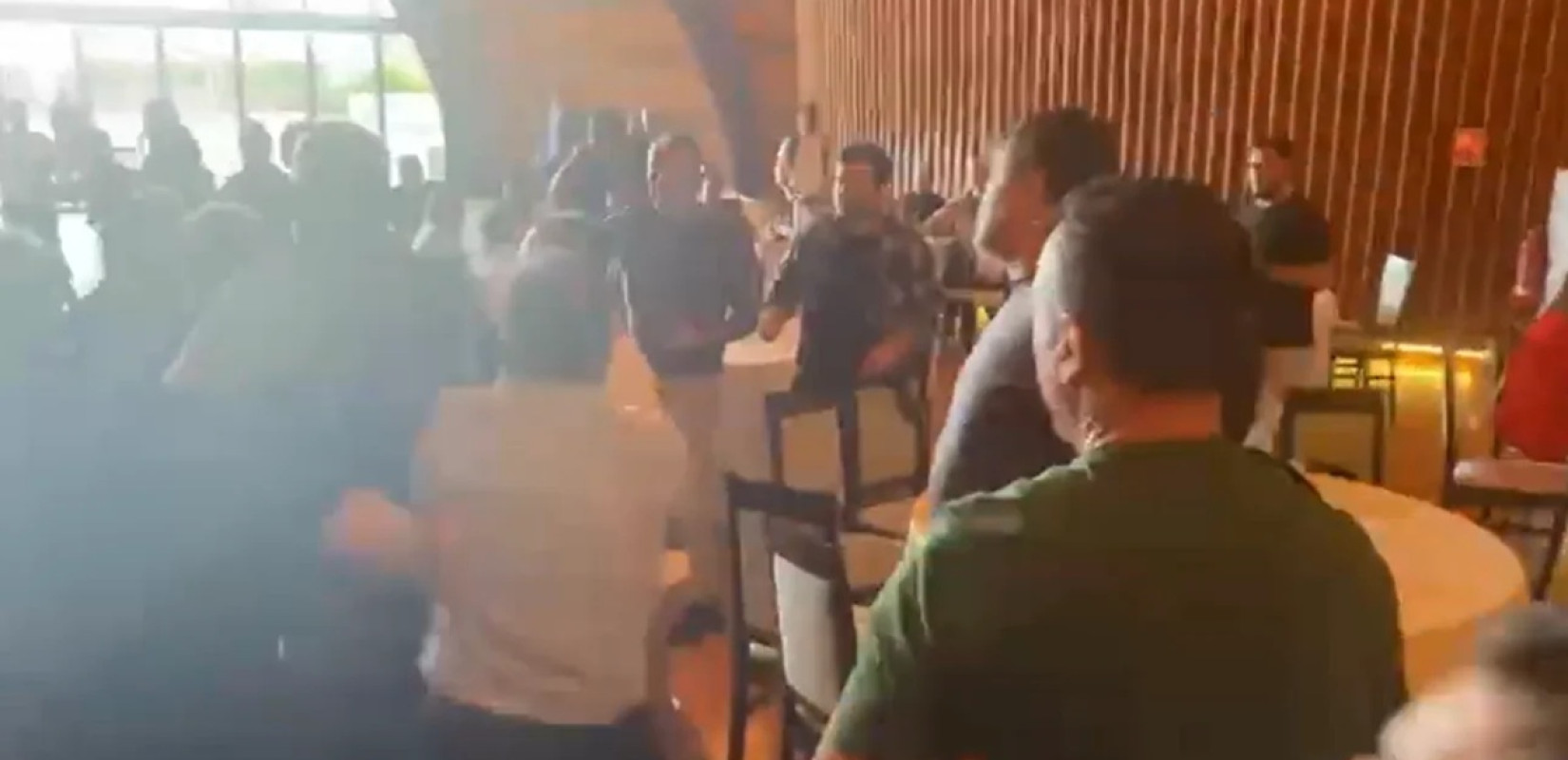 Κοζάνη: Μπουνιές και... γαλλικά στο συνέδριο του Εργατικού Κέντρου - Δείτε βίντεο