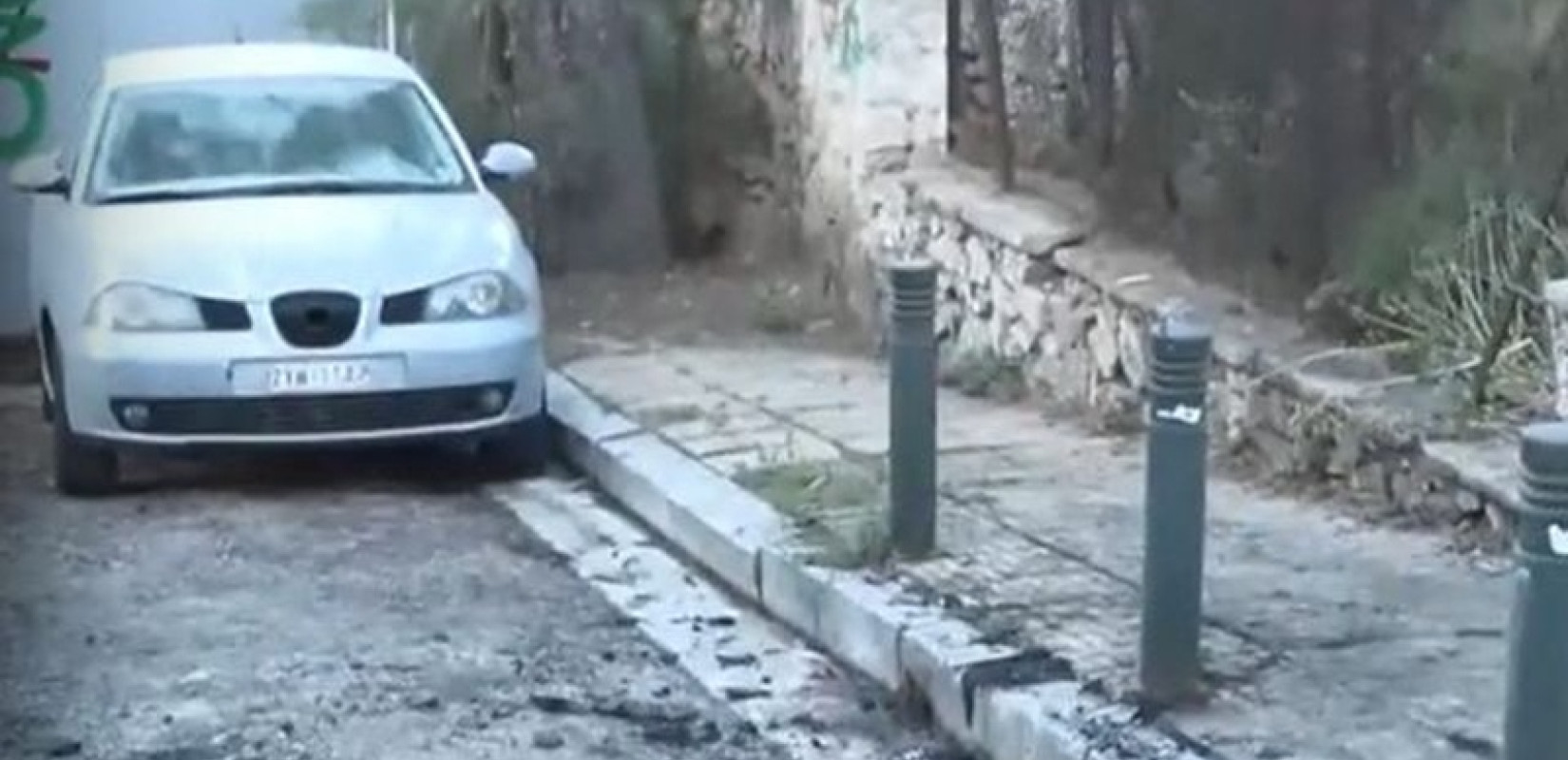 Αθήνα: Άνδρας εντοπίστηκε νεκρός μετά από φωτιά σε αυτοκίνητο στο Μετς (βίντεο)