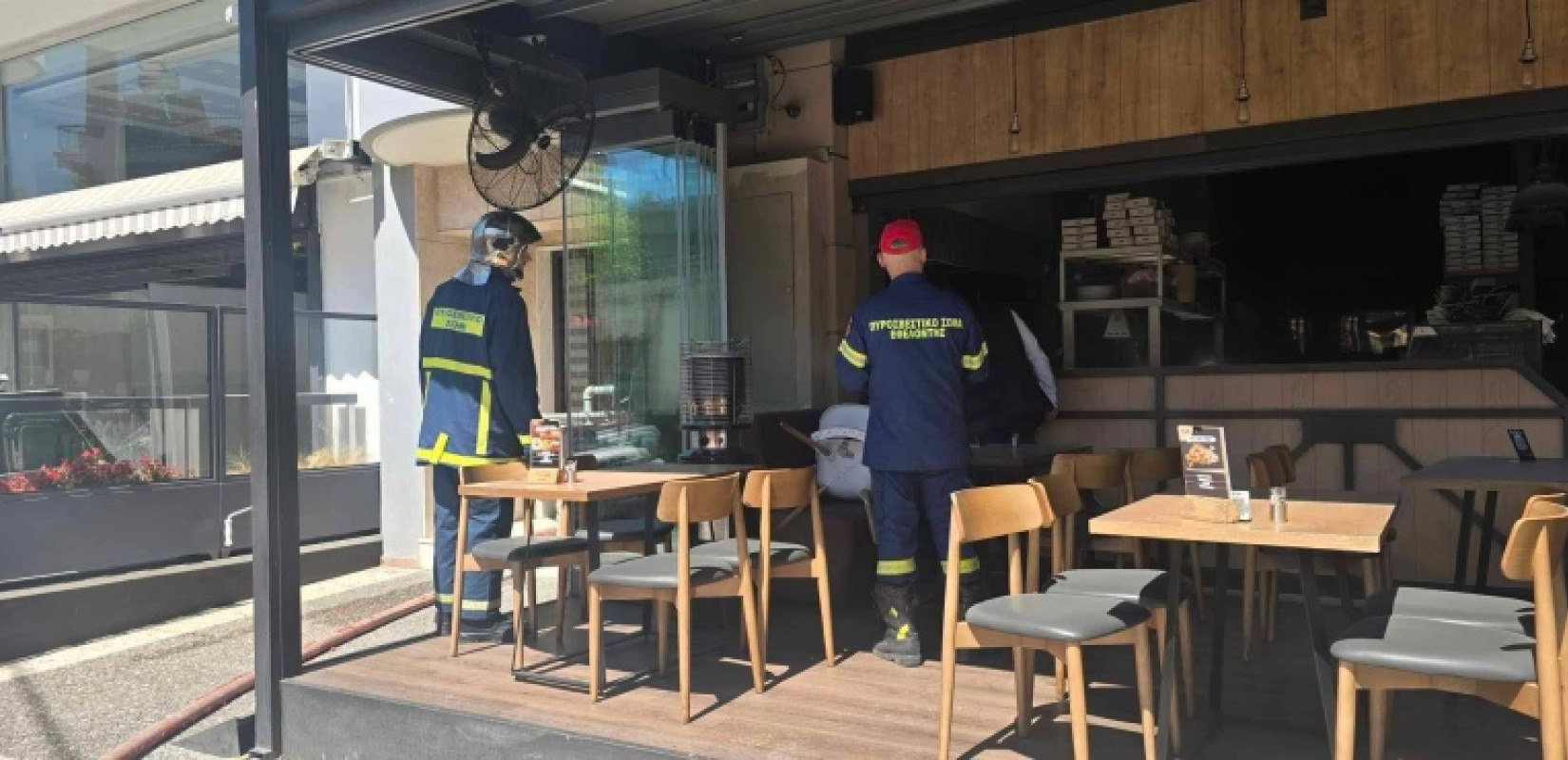 Θεσσαλονίκη: Υπό έλεγχο η πυρκαγιά σε γνωστό ψητοπωλείο στην Πολίχνη