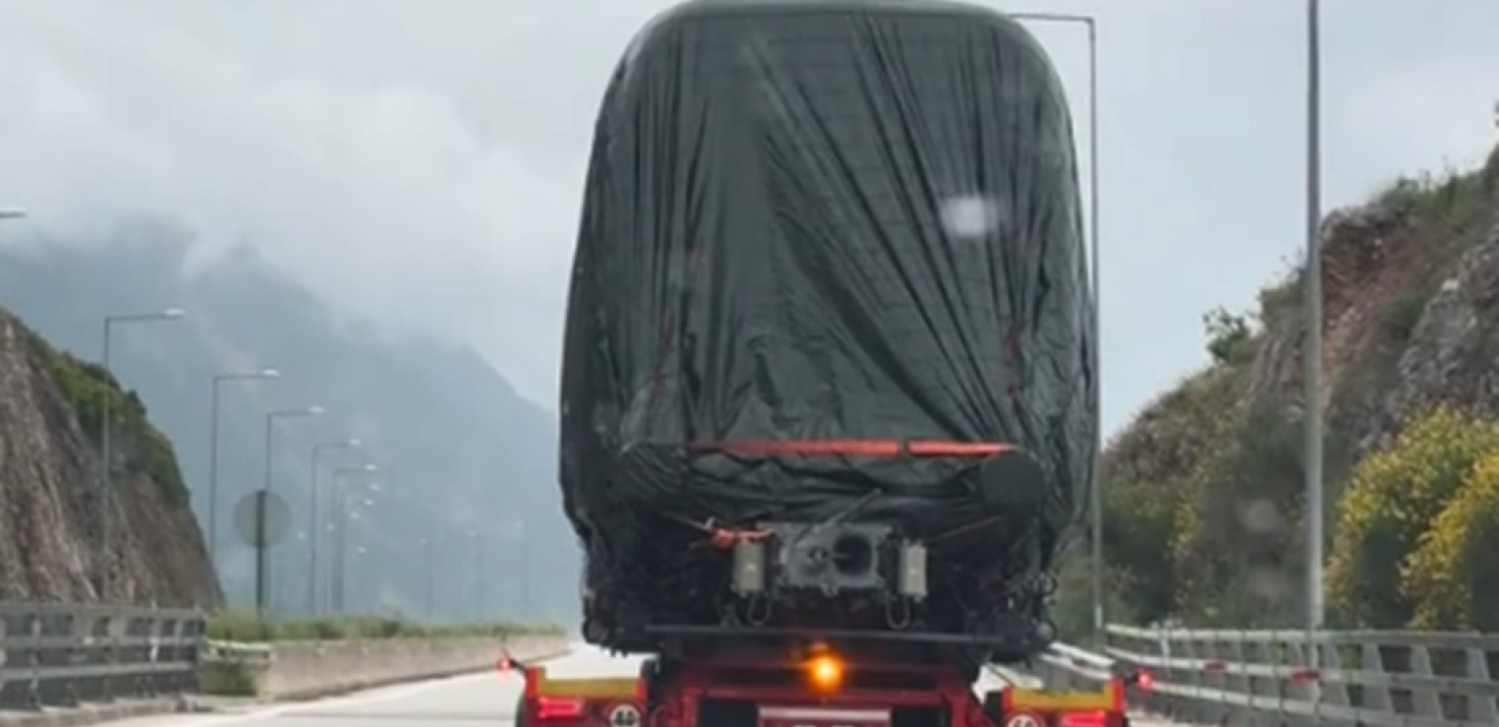 Στα Γιαννιτσά τα νέα βαγόνια του Μετρό Θεσσαλονίκης - Πότε θα φτάσουν στο αμαξοστάσιο της Πυλαίας (βίντεο)