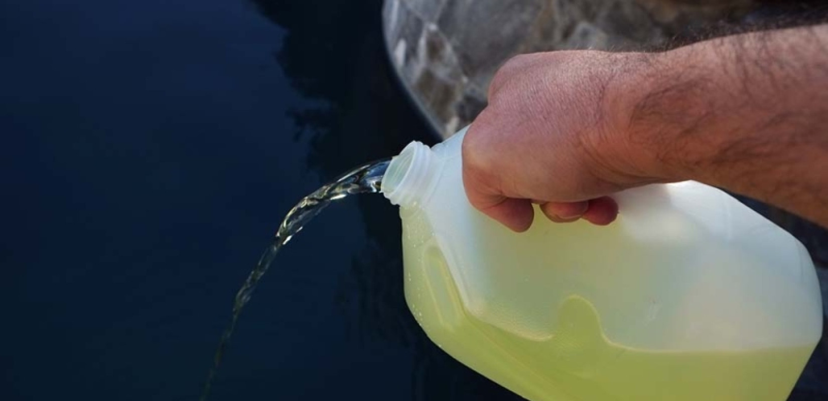 Απίστευτο περιστατικό στην Πάτρα: Της έριξε έναν κουβά με χλωρίνη γιατί έκανε φασαρία