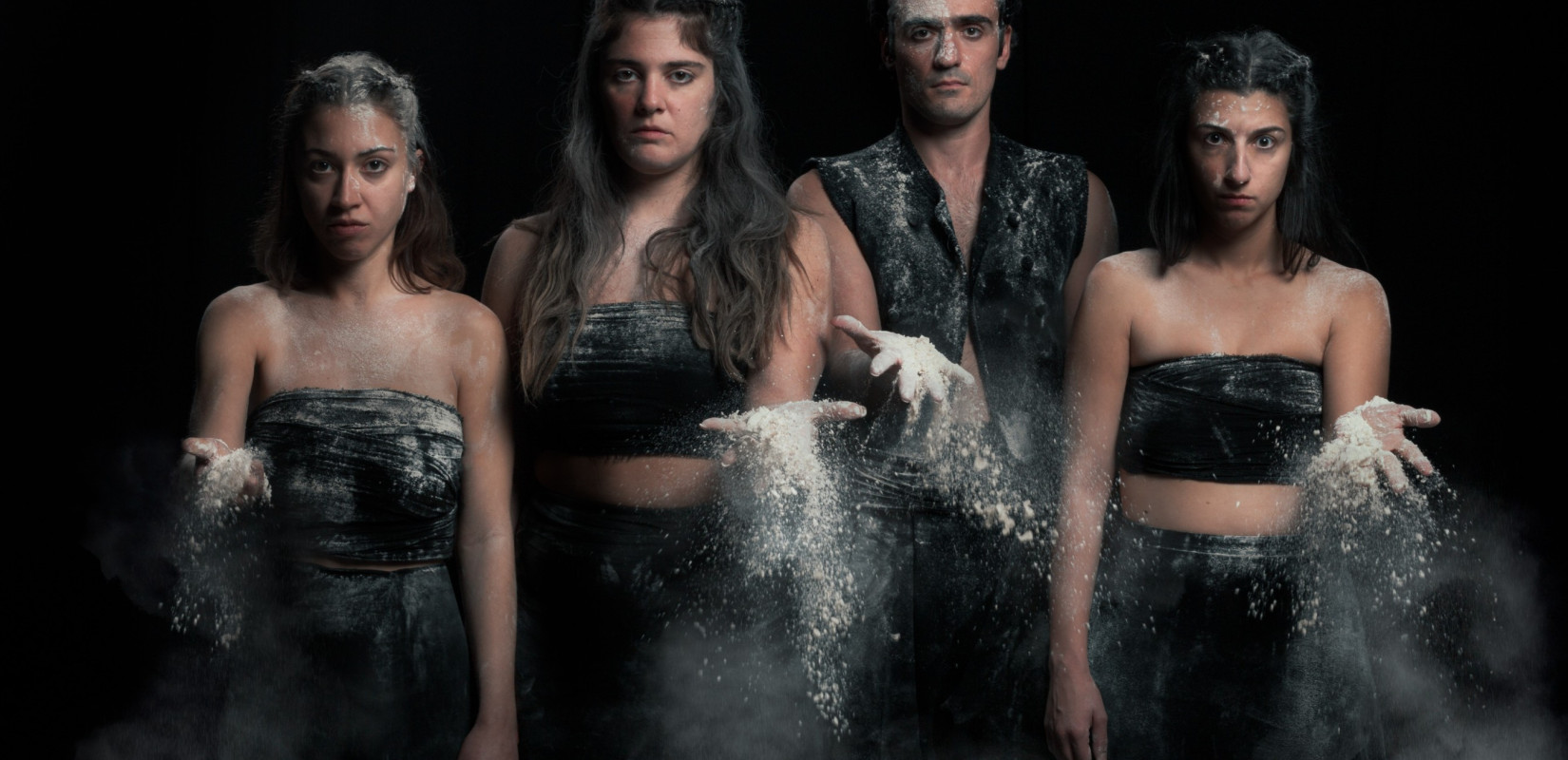 Η θεατρική παράσταση «Πετριχώρα» ταξιδεύει στην Χαλκιδική