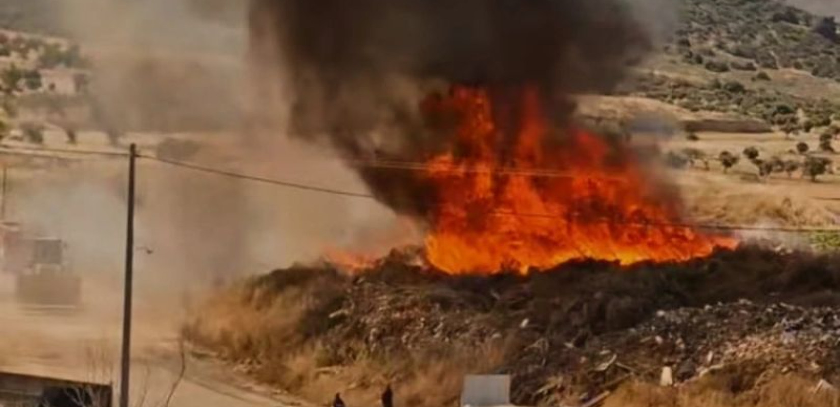 Αττική: Φωτιά σε υπαίθριο χώρο με σκουπίδια στο Μαρκόπουλο