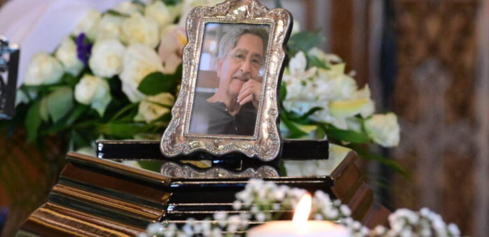 Συγκίνηση και πλήθος κόσμου στο τελευταίο αντίο του Νίκου Γαλανού