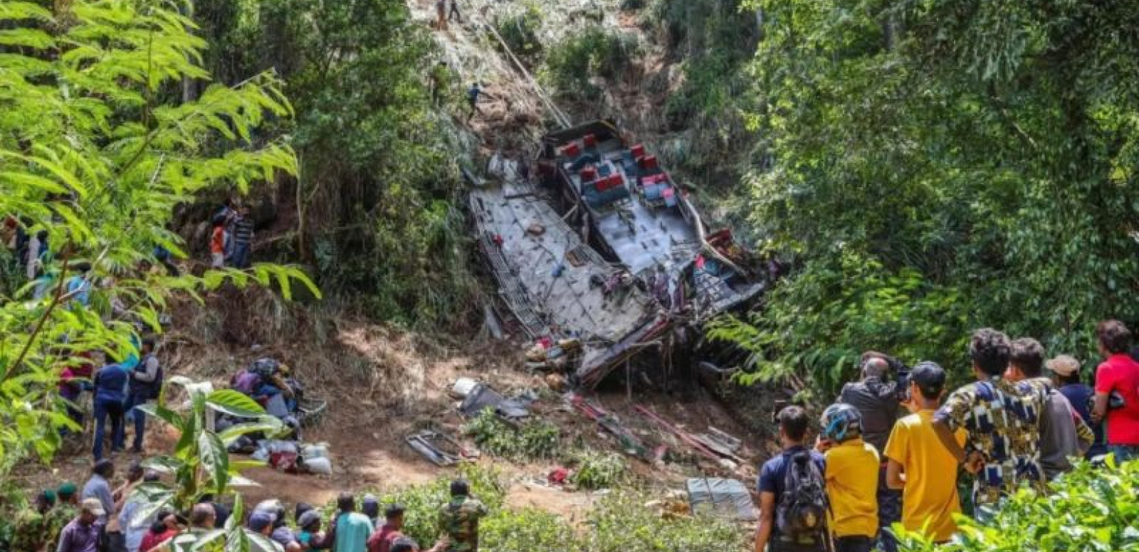 Σρι Λάνκα: Λεωφορείο με προσκυνητές έπεσε σε χαράδρα - Τουλάχιστον 21 νεκροί (βίντεο)