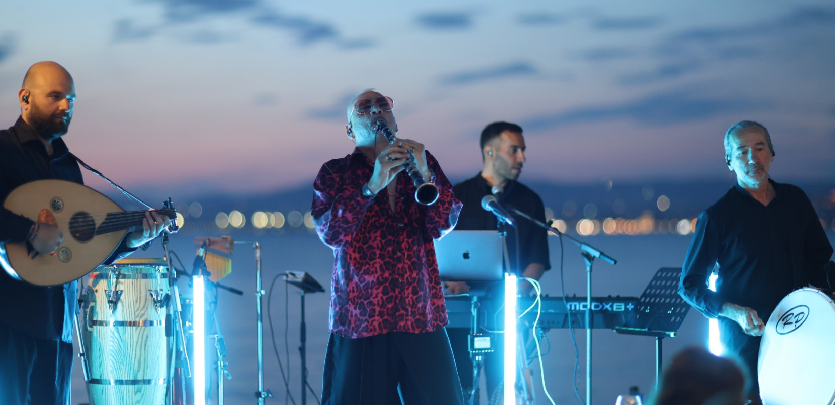 «Μαγεύει» με τις μελωδίες του ο Θανάσης Βασιλόπουλος στη Θεσσαλονίκη