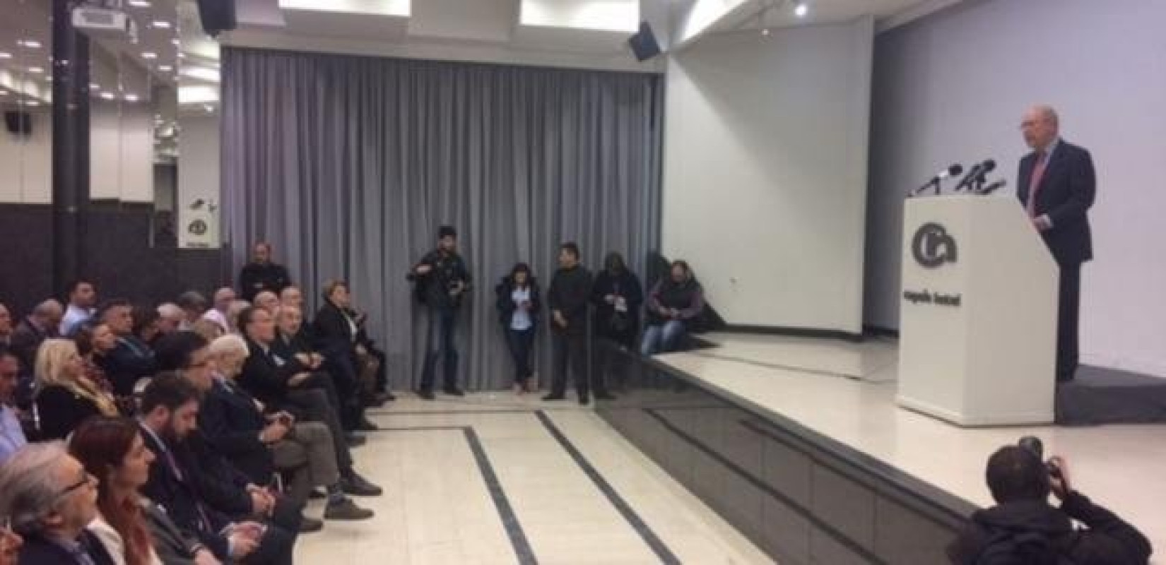 Η απρόσμενη «ανθρώπινη» κίνηση  του Κώστα Σημίτη  Η απρόσμενη «ανθρώπινη» κίνηση  του Κώστα Σημίτη