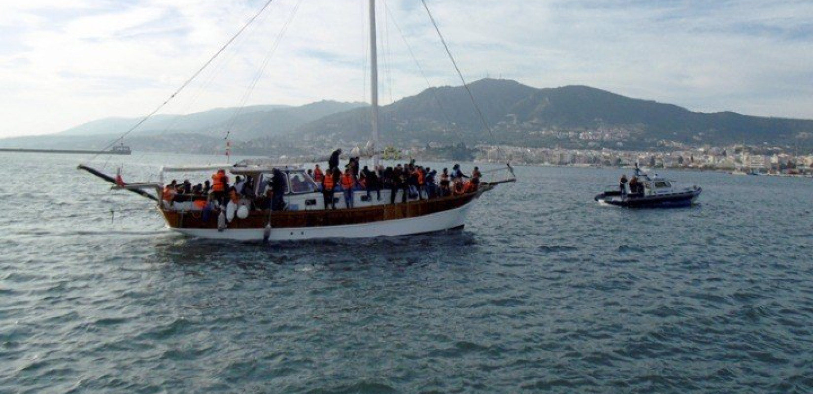 Ιταλία: Ακτοφυλακή και Frontex προσέφεραν βοήθεια σε 96 μετανάστες
