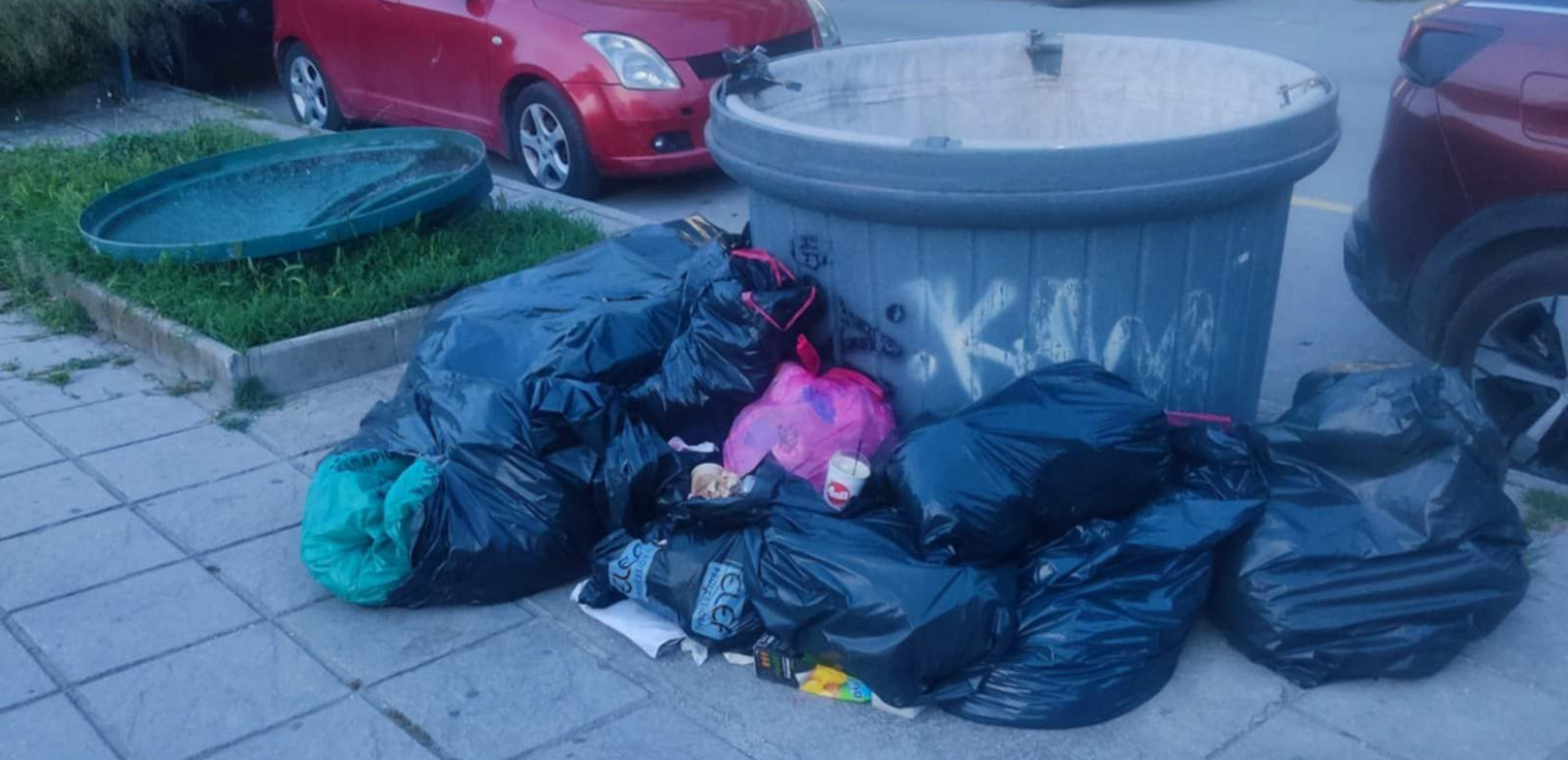 Δήμος Καλαμαριάς: Μήνυση κατά αγνώστων για βανδαλισμό υπόγειου κάδου στην οδό Σοφούλη