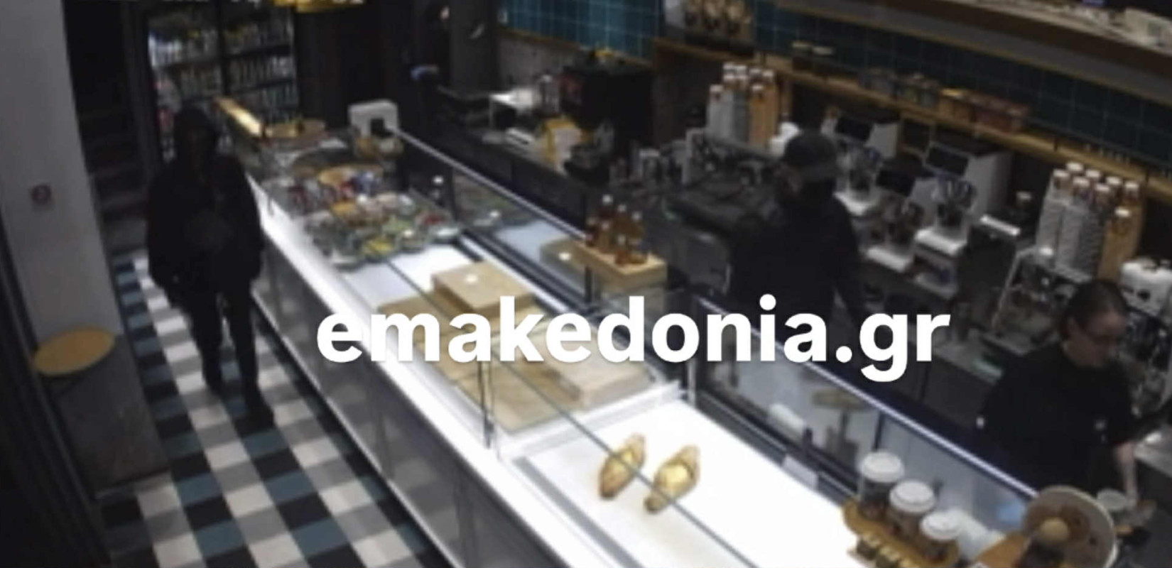 Θεσσαλονίκη: Βίντεο ντοκουμέντο από την δράση του 16χρονου ληστή - Μέσα σε 25 δευτερόλεπτα «σήκωνε» ταμεία Θεσσαλονίκη: Βίντεο ντοκουμέντο από την δράση του 16χρονου ληστή - Μέσα σε 25 δευτερόλεπτα «σήκωνε» ταμεία