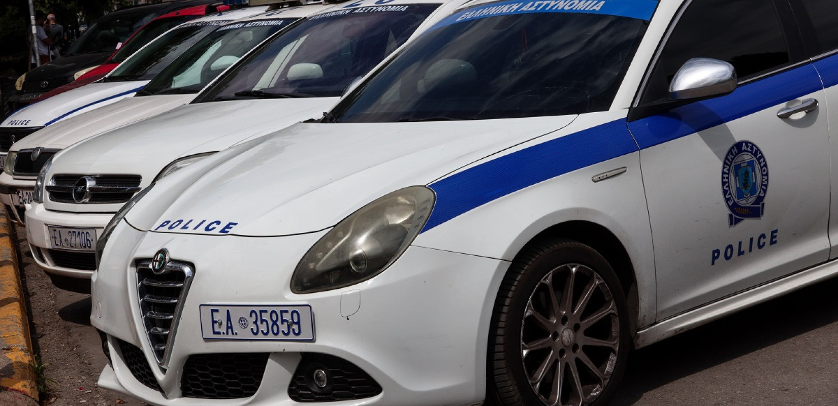 Θεσσαλονίκη: Μεθυσμένος οδηγός τράκαρε σε νησίδα και τραυμάτισε αστυνομικό για να μη συλληφθεί