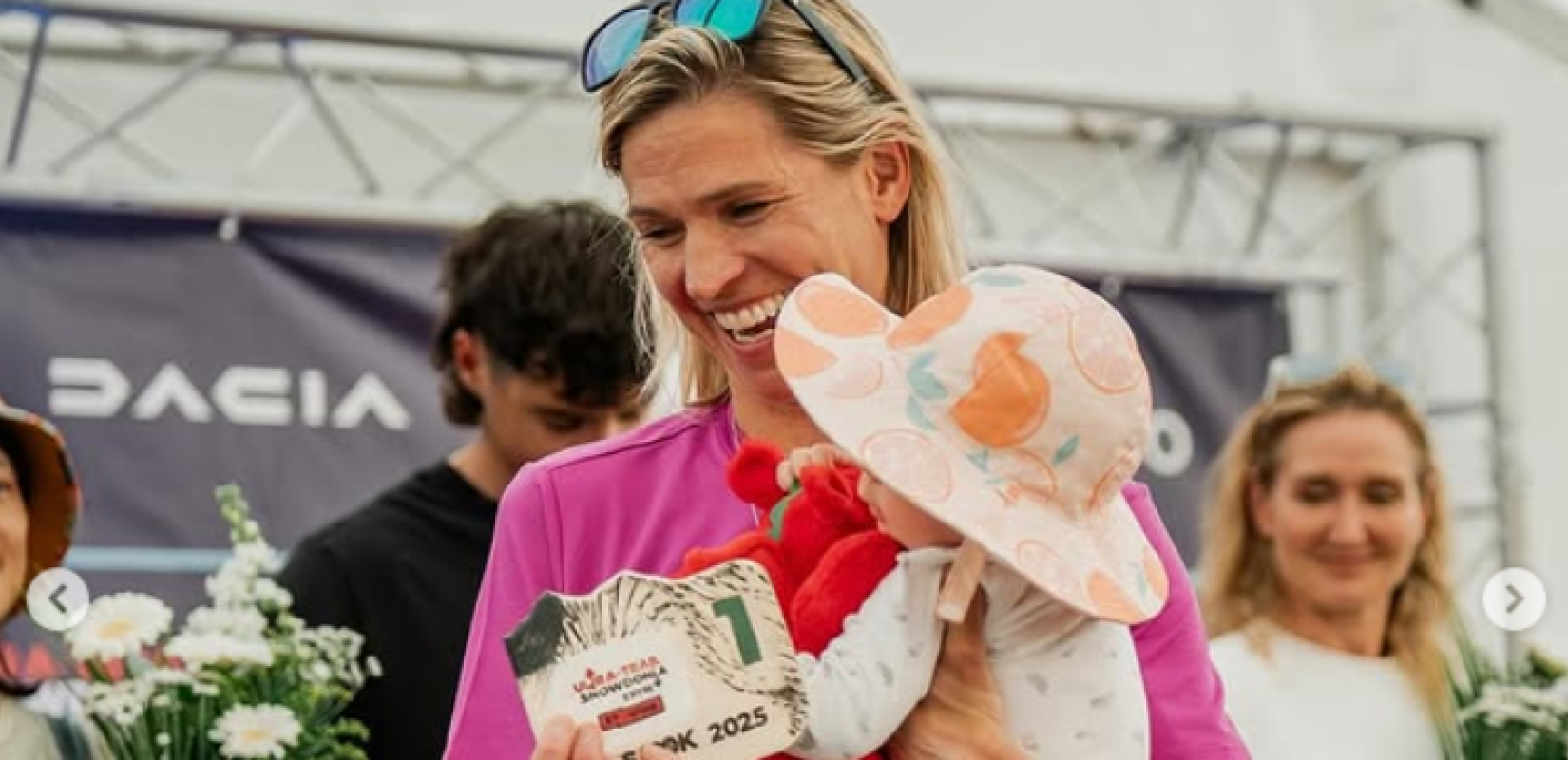 Καναδή υπερμαραθωνοδρόμος κέρδισε αγώνα 100χλμ. ενώ σταματούσε για να θηλάσει το μωρό της στη διαδρομή (φωτ.)