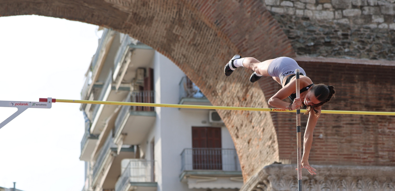 «Fly in SKG Sky»: "Πέταξαν" στον ουρανό της Θεσσαλονίκης με φόντο την Καμάρα παρά τη βροχή (βίντεο)