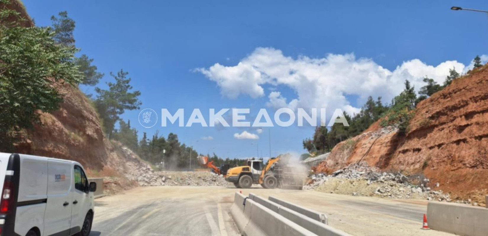 Θεσσαλονίκη: Κατεδαφίστηκε η γέφυρα της Περραιβού  (βίντεο) Θεσσαλονίκη: Κατεδαφίστηκε η γέφυρα της Περραιβού  (βίντεο)