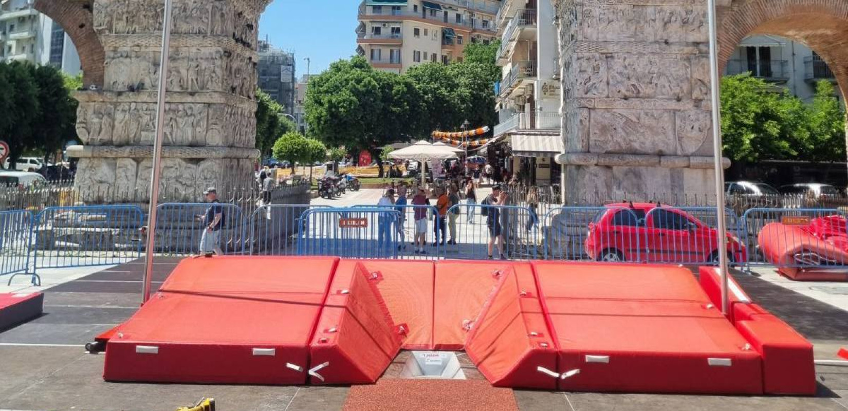 «Fly in SKG Sky» στην Καμάρα: Η Θεσσαλονίκη ανεβάζει ψηλά τον πήχη