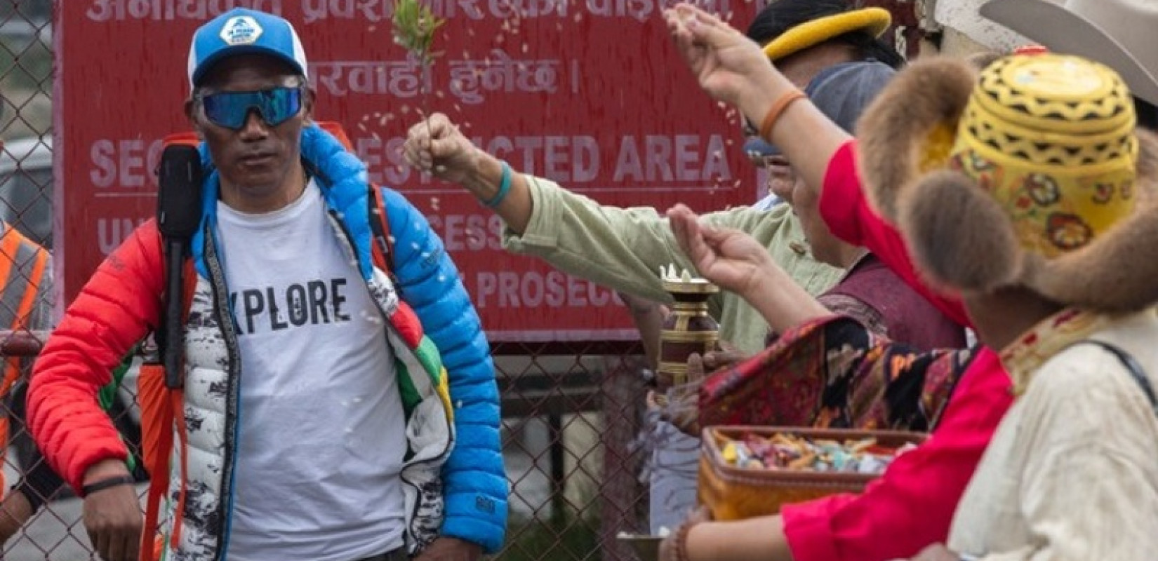 Ο Νεπαλέζος Κάμι Ρίτα Σέρπα «έσπασε» το δικό του ρεκόρ και έφθασε στην κορυφή του Έβερεστ για 31η φορά