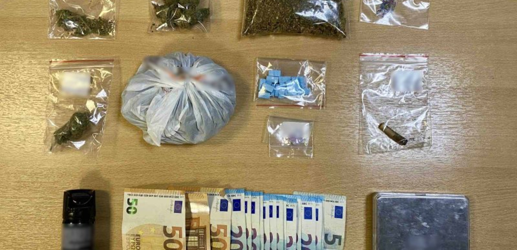 Πιερία: Ναρκωτικά, χρήματα και σπρέι πιπεριού στο σπίτι μιας γυναίκας