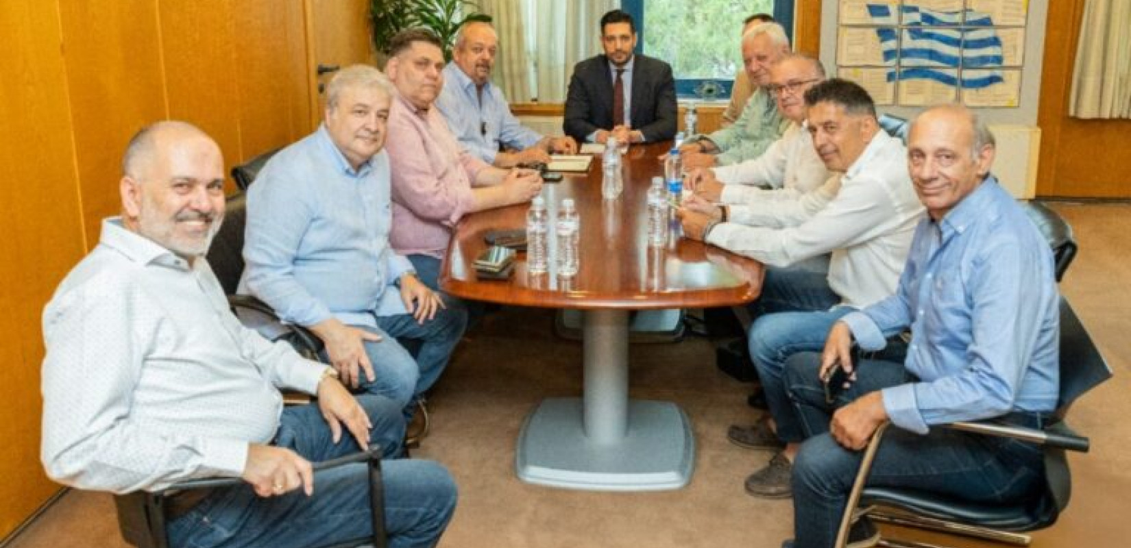 Συνάντηση του αναπληρωτή υπουργού Υποδομών και Μεταφορών Κ. Κυρανάκη με την Ομοσπονδία Ταξί