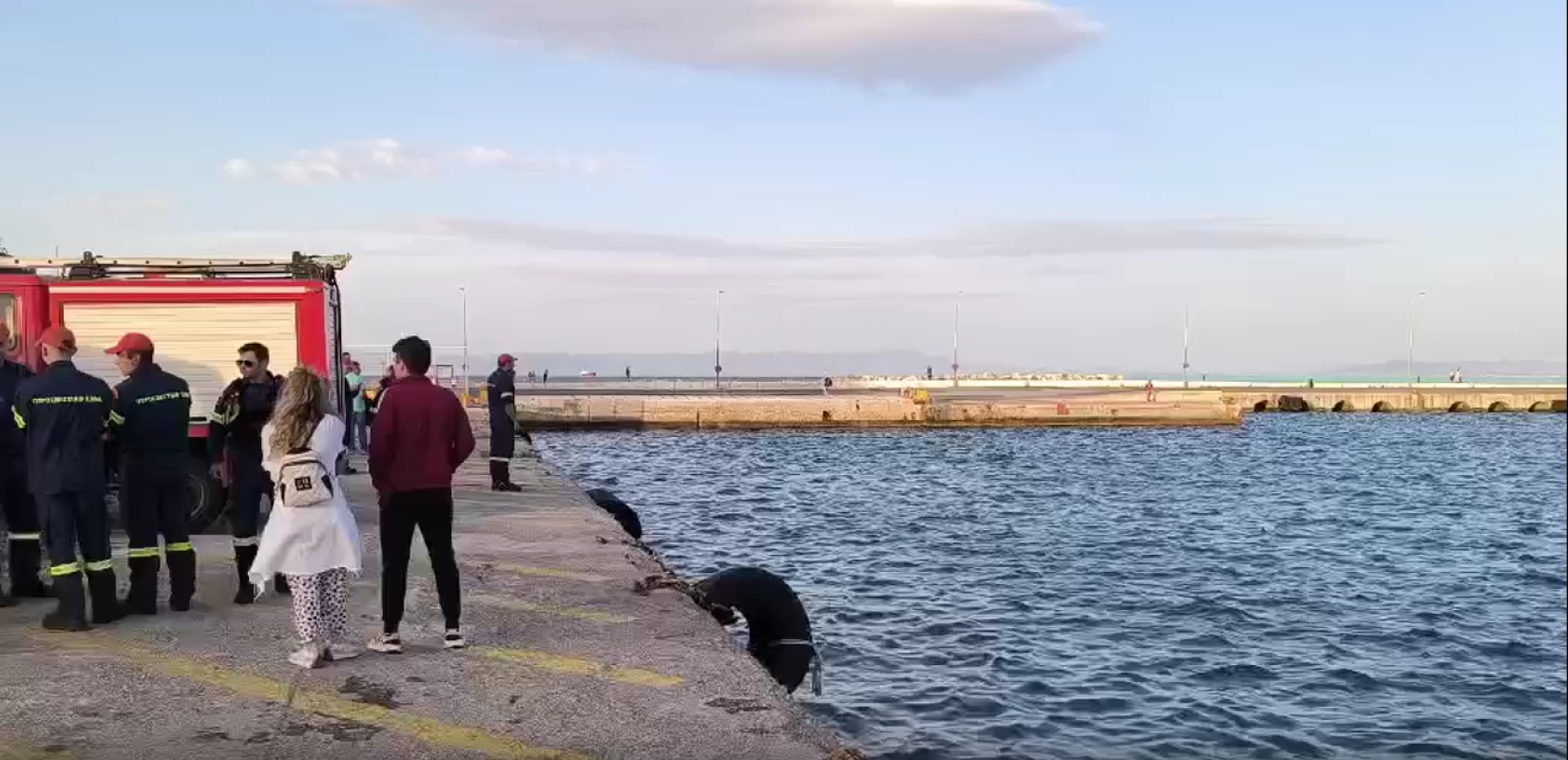 Μυτιλήνη: Νεκρός ο οδηγός αυτοκινήτου που έπεσε στο λιμάνι