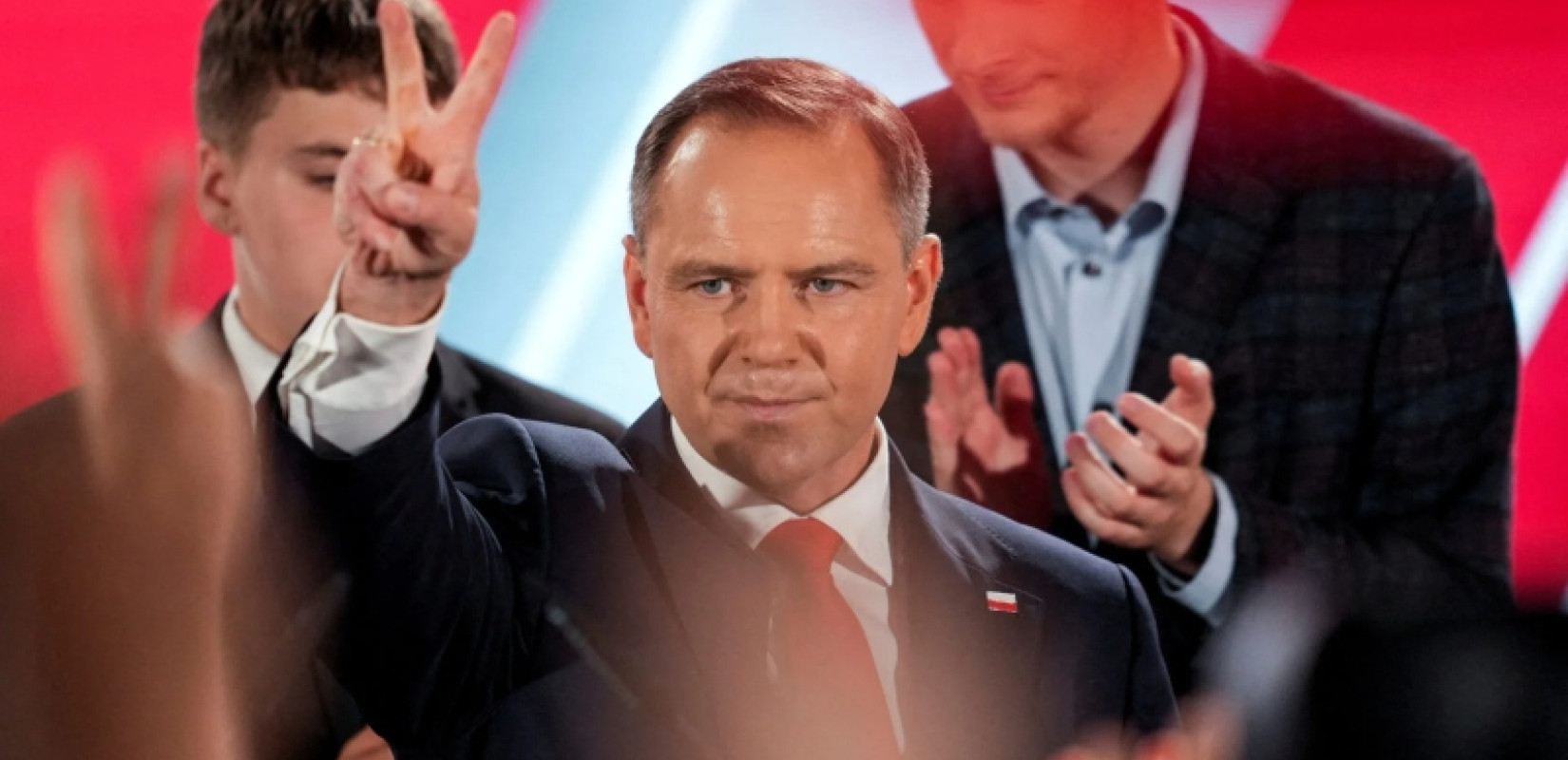 Εκλογές στην Πολωνία: Οριακή νίκη για τον ευρωσκεπτικιστή Ναβρότσκι