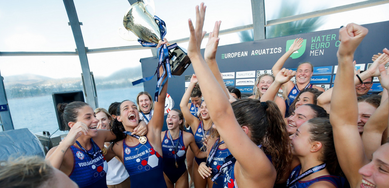 Πόλο: Τα κορίτσια του ΝΟΒ πήραν τα σκήπτρα μετά από 11 χρόνια από τον Ολυμπιακό (βίντεο)