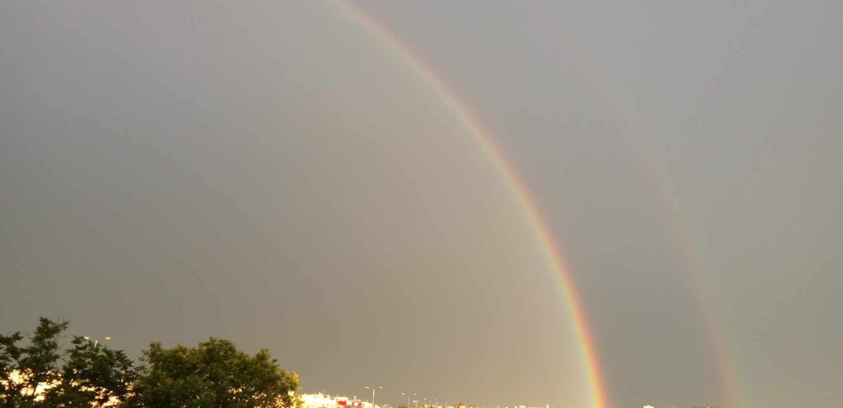 Θεσσαλονίκη: Μαγικό, διπλό ουράνιο τόξο μετά την μπόρα (φωτ.)