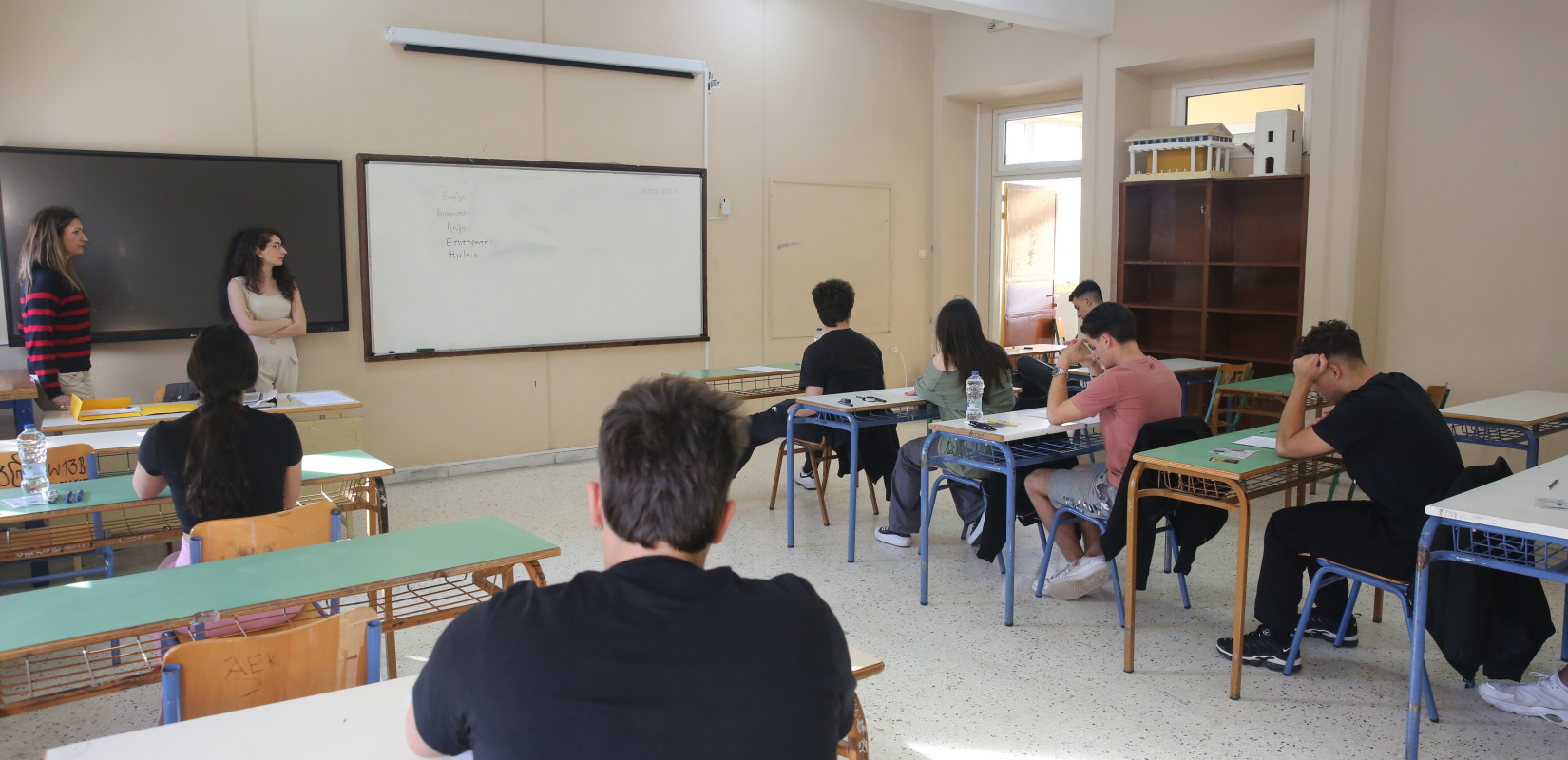 Πανελλαδικές 2025 - ΓΕΛ: Οι απαντήσεις σε Ιστορία, Φυσική, Οικονομία