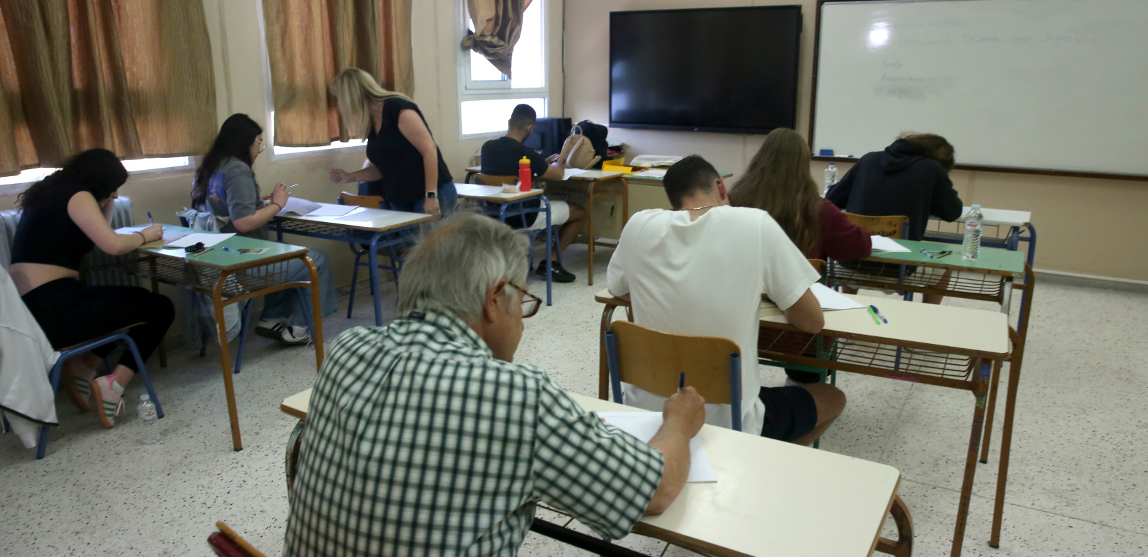 Πανελλήνιες 2025: Τα θέματα σήμερα (30/5) στη Νεοελληνική Γλώσσα