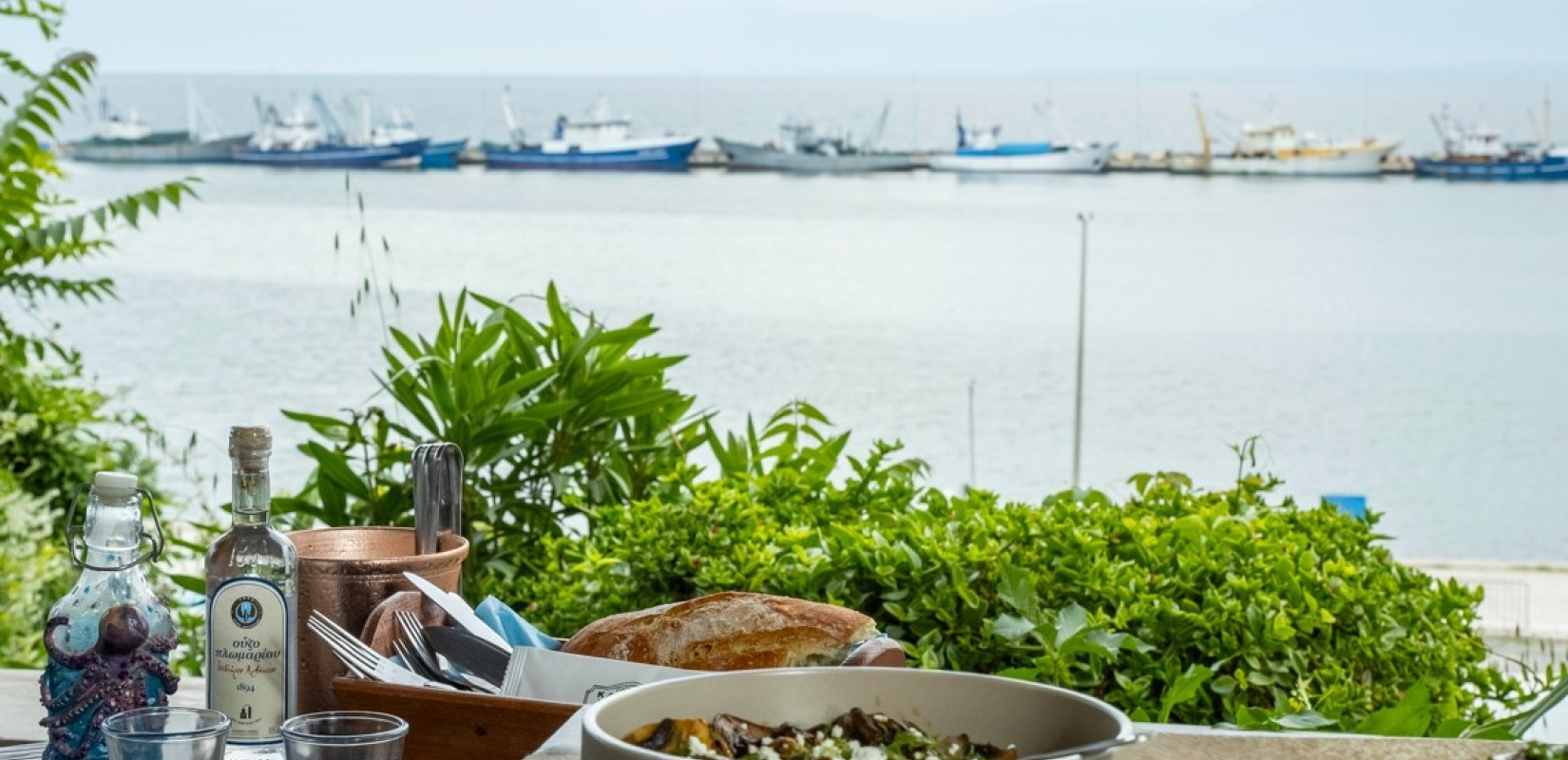 Μεζεδοπωλείο - Το Σερμπέτι: Μία… οικογενειακή υπόθεση στη Μηχανιώνα, που έγινε αγαπημένος προορισμός