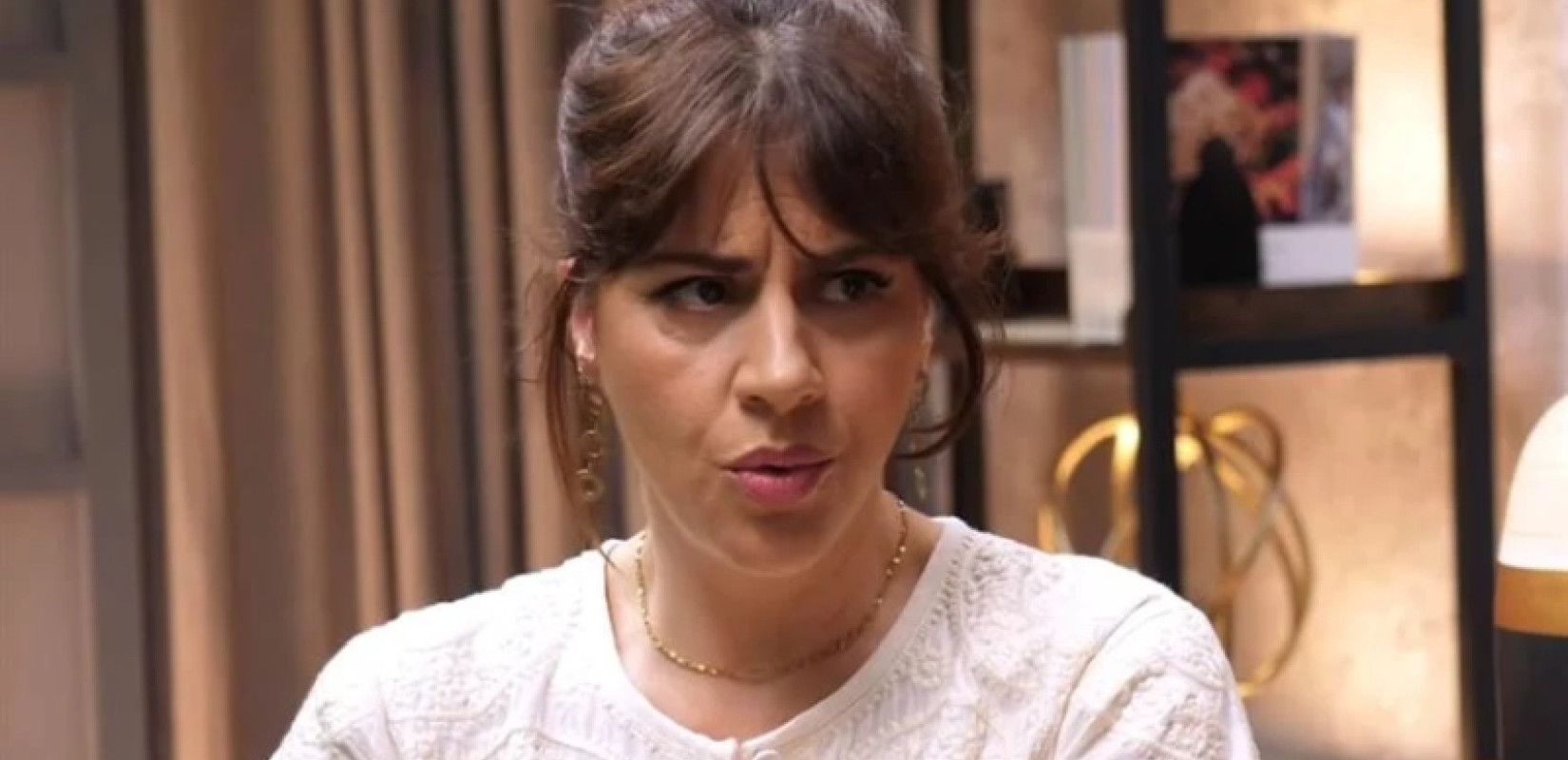 Σοκάρει η Βίβιαν Κοντομάρη: Κρατούσαν τον γιο μου στον τοίχο τέσσερα παιδιά και του έδιναν μπουνιές στην κοιλιά (βίντεο)